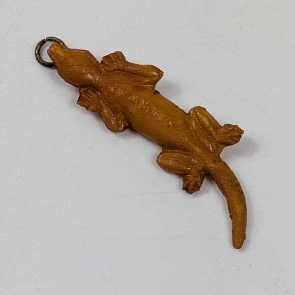 Vintage Japan Lizard Charm Orange Plastic Gumball Prize Cracker Jack Toy 1950s - Picture 2 of 3